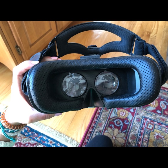 Virtual Reality Headset - Picture 5 of 7